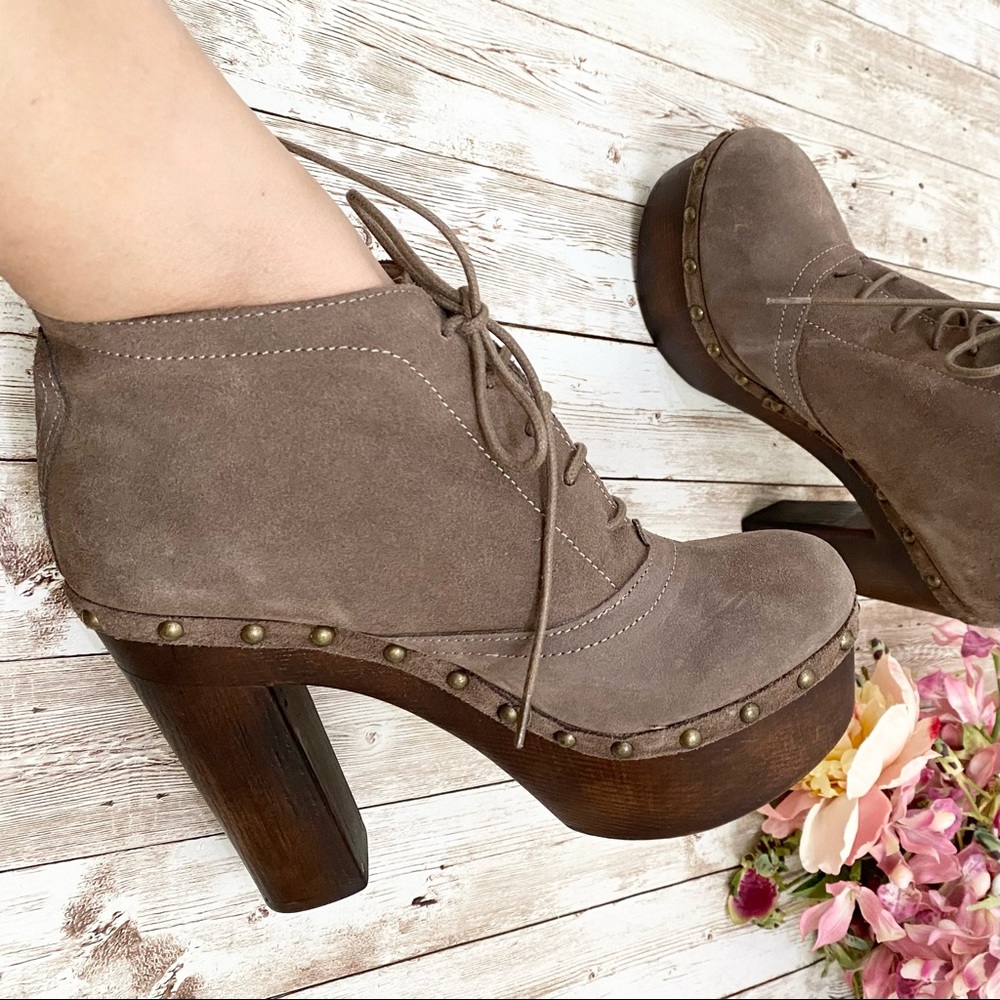 Steve Madden “CINNDI” Taupe Lace Up Platform Clog Ankle Boots Size 7